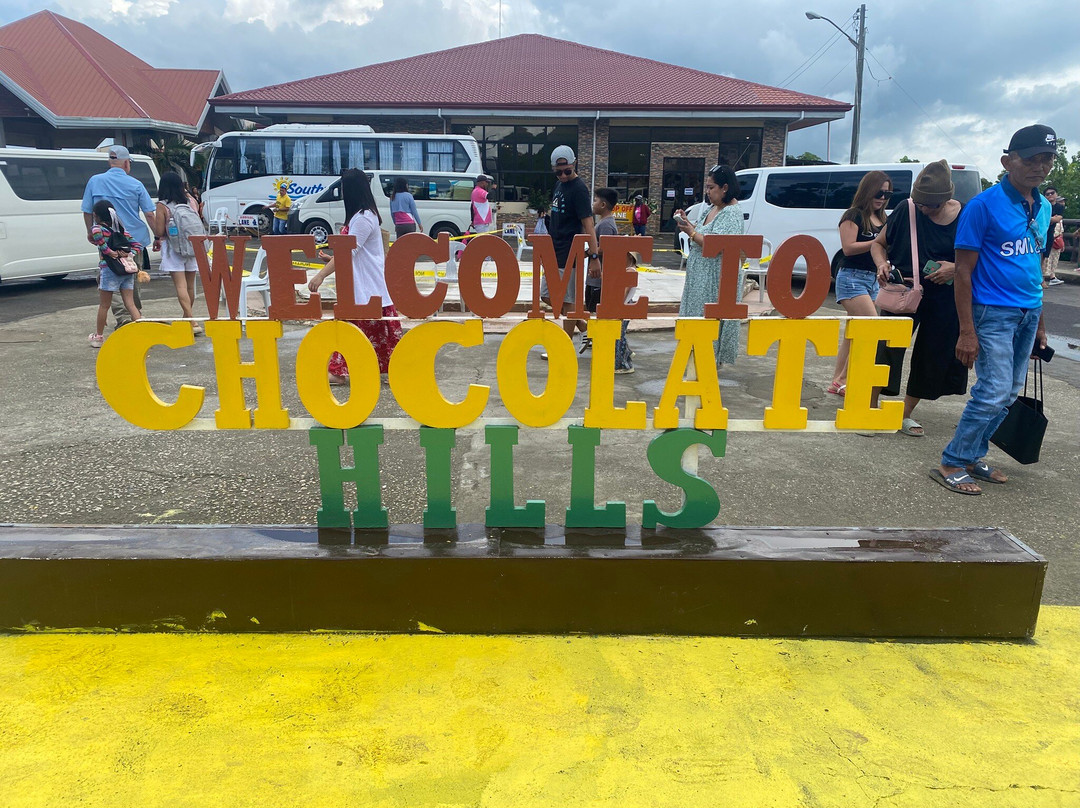 Chocolate Hills Complex主图