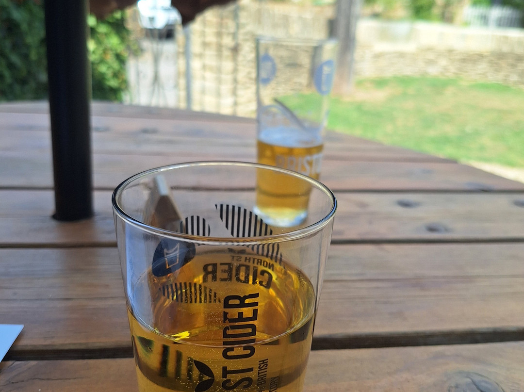 Cat and Custard Pot Inn主图