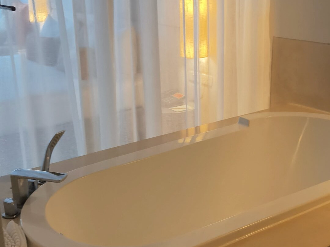 傲世普吉岛酒店主图