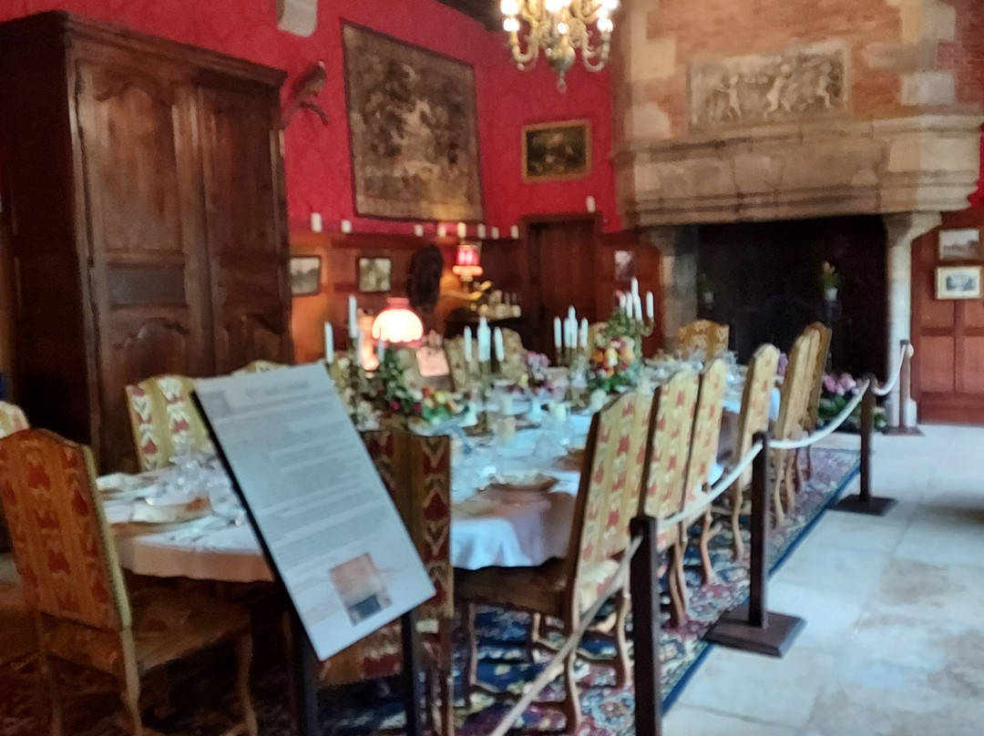 Chateau De Peufeilhoux-Vallon-en-Sully必去景点