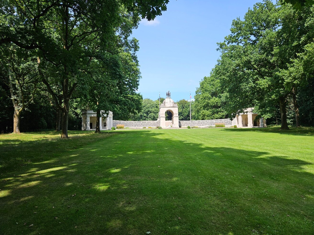 Delville Wood War Memorial-Longueval必去景点