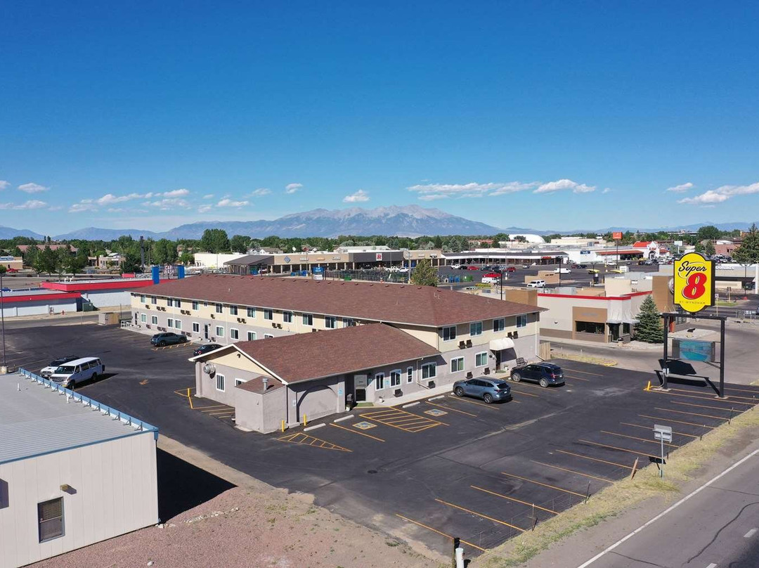 阿拉莫莎速8酒店