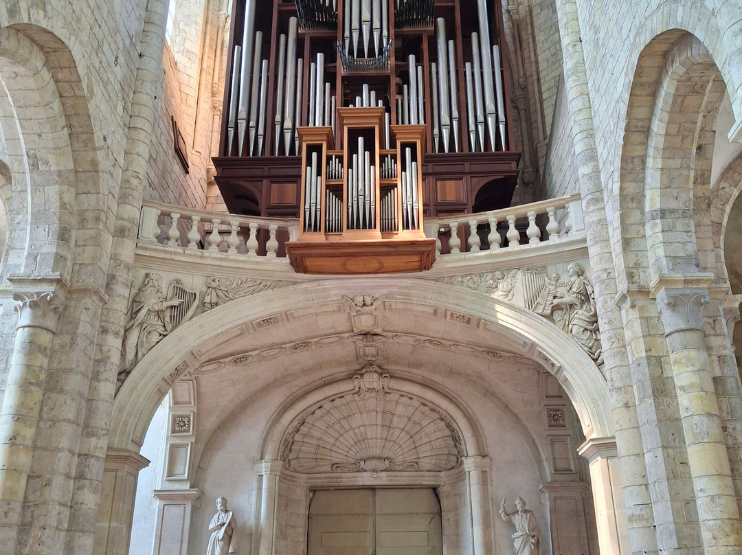 Abbaye de Fleury-Saint-Benoit-sur-Loire必去景点