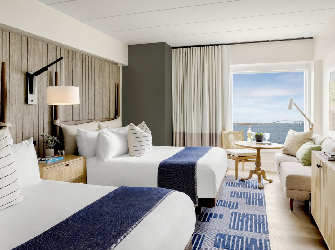 Newport Harbor Island Resort主图