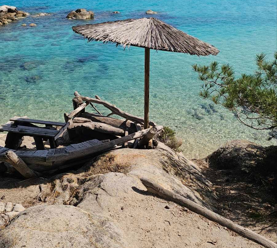 Kavourotrypes Beach-Sarti必去景点