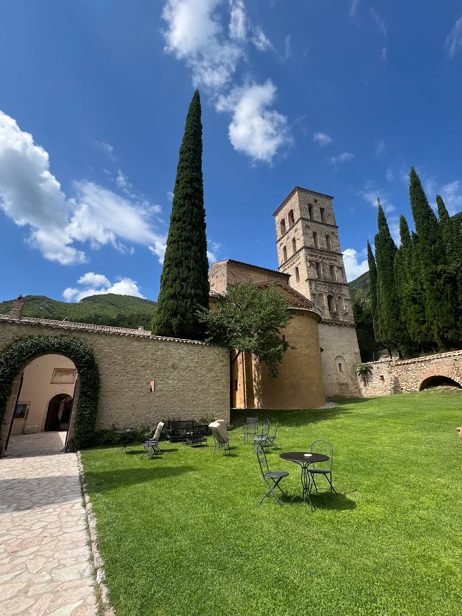 Abbazia San Pietro In Valle-官方