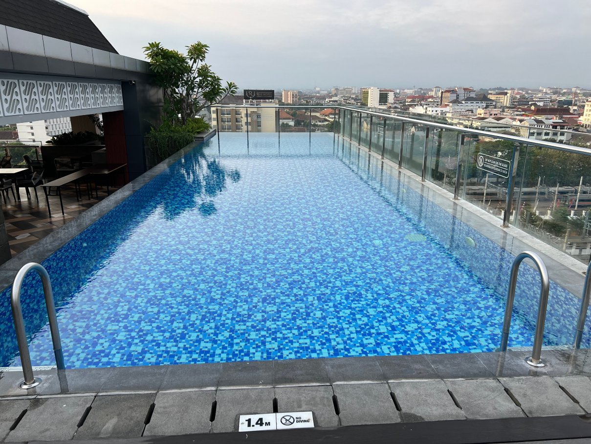 阿斯顿皇家马里奥博罗酒店-泳池