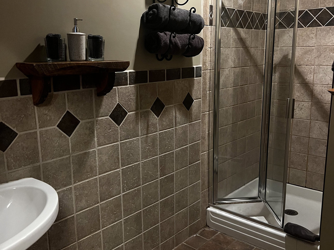 The Village Inn主图