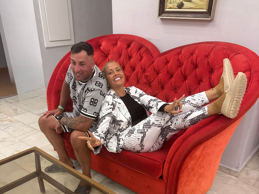 Flora Hotel Suites主图