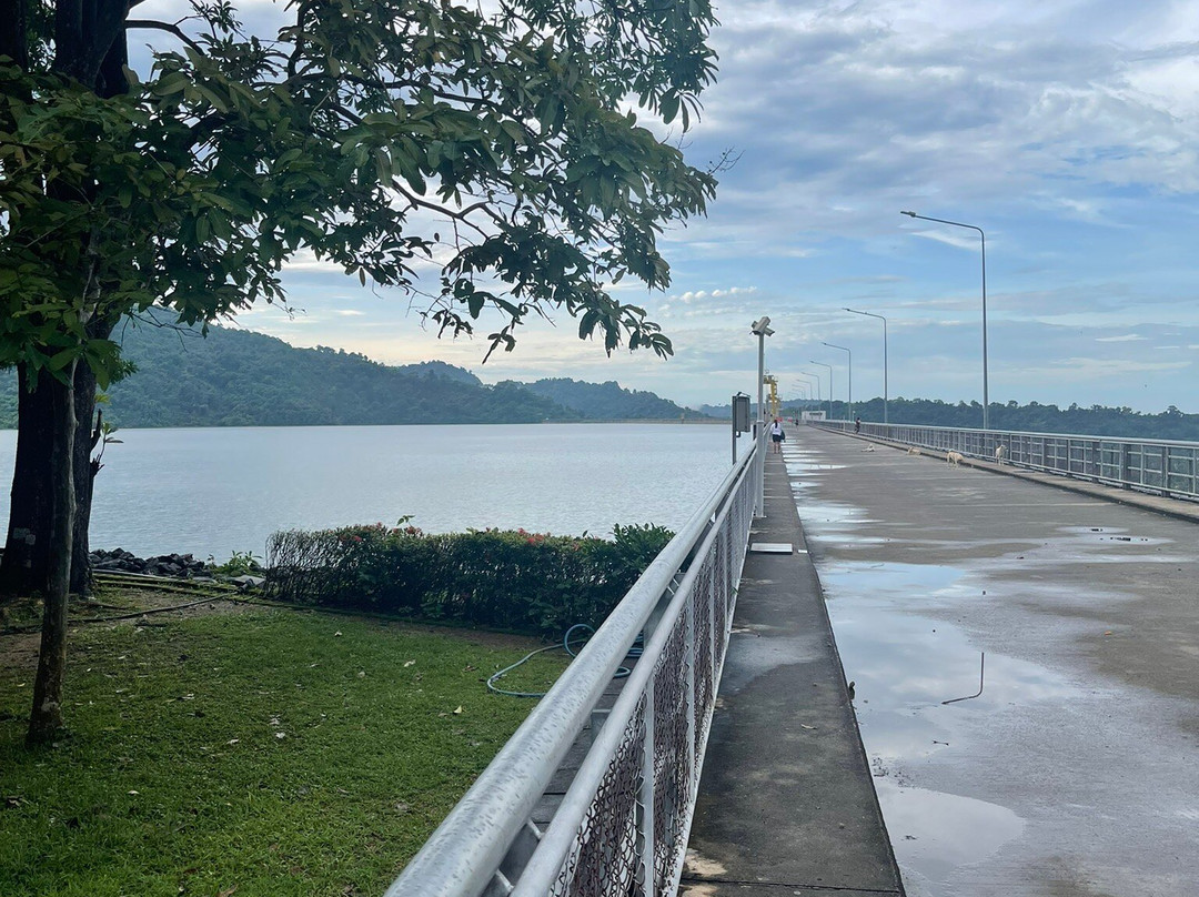 Khun Dan Prakan Chon Dam-坤西育必去景点