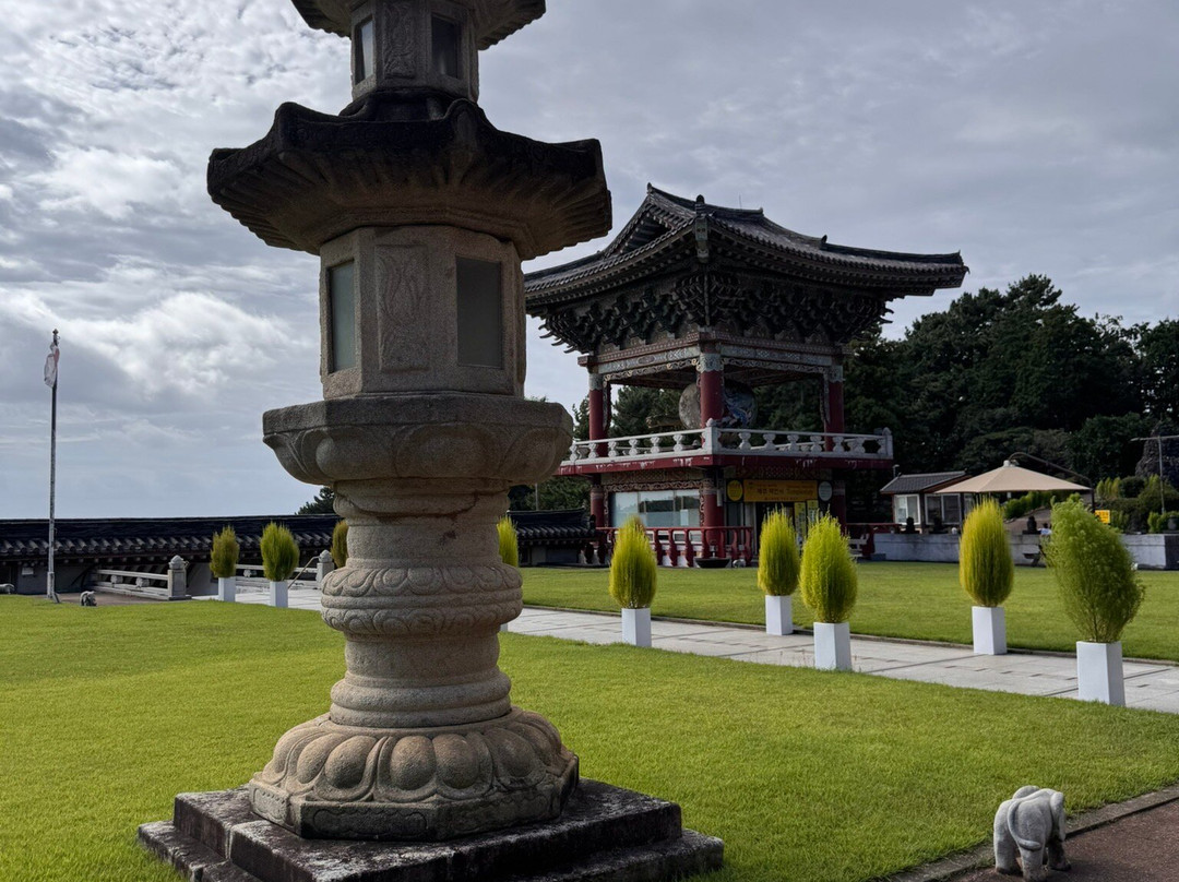 Yakcheonsa Temple-西归浦市必去景点