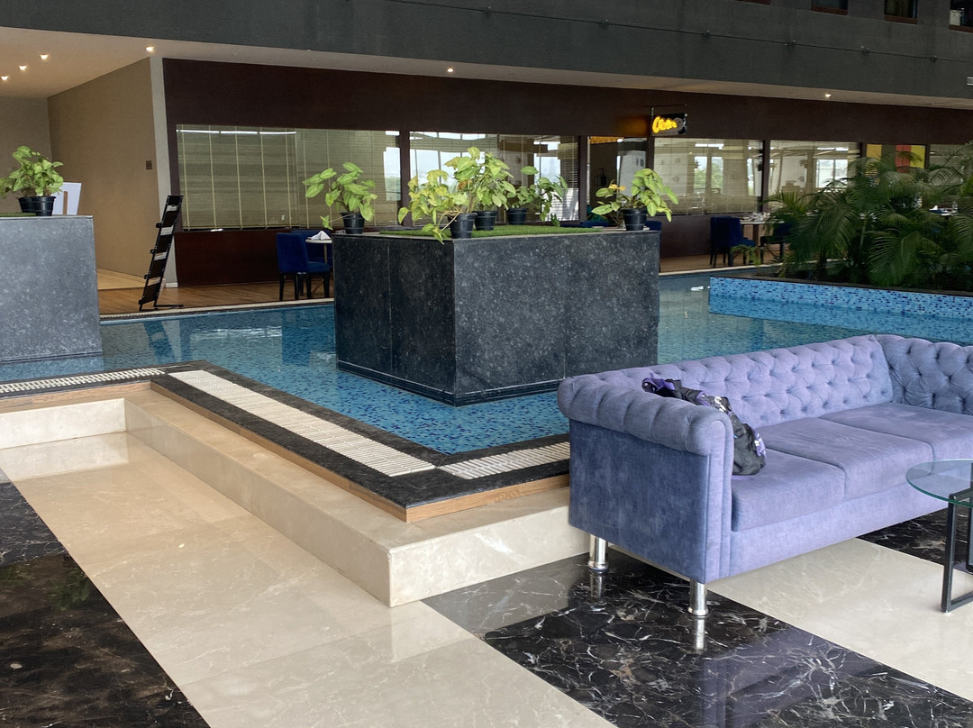 Essentia Luxury Hotel Indore主图