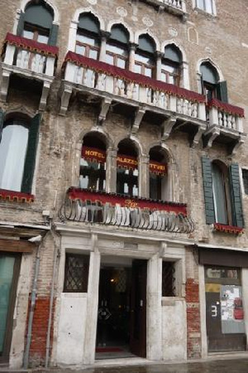 威图里宫酒店主图