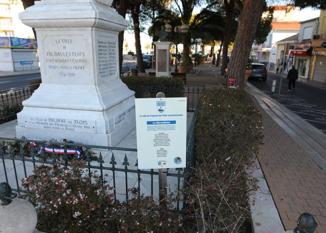 Monument aux Morts de Palavas-les-Flots-帕拉瓦莱弗洛必去景点
