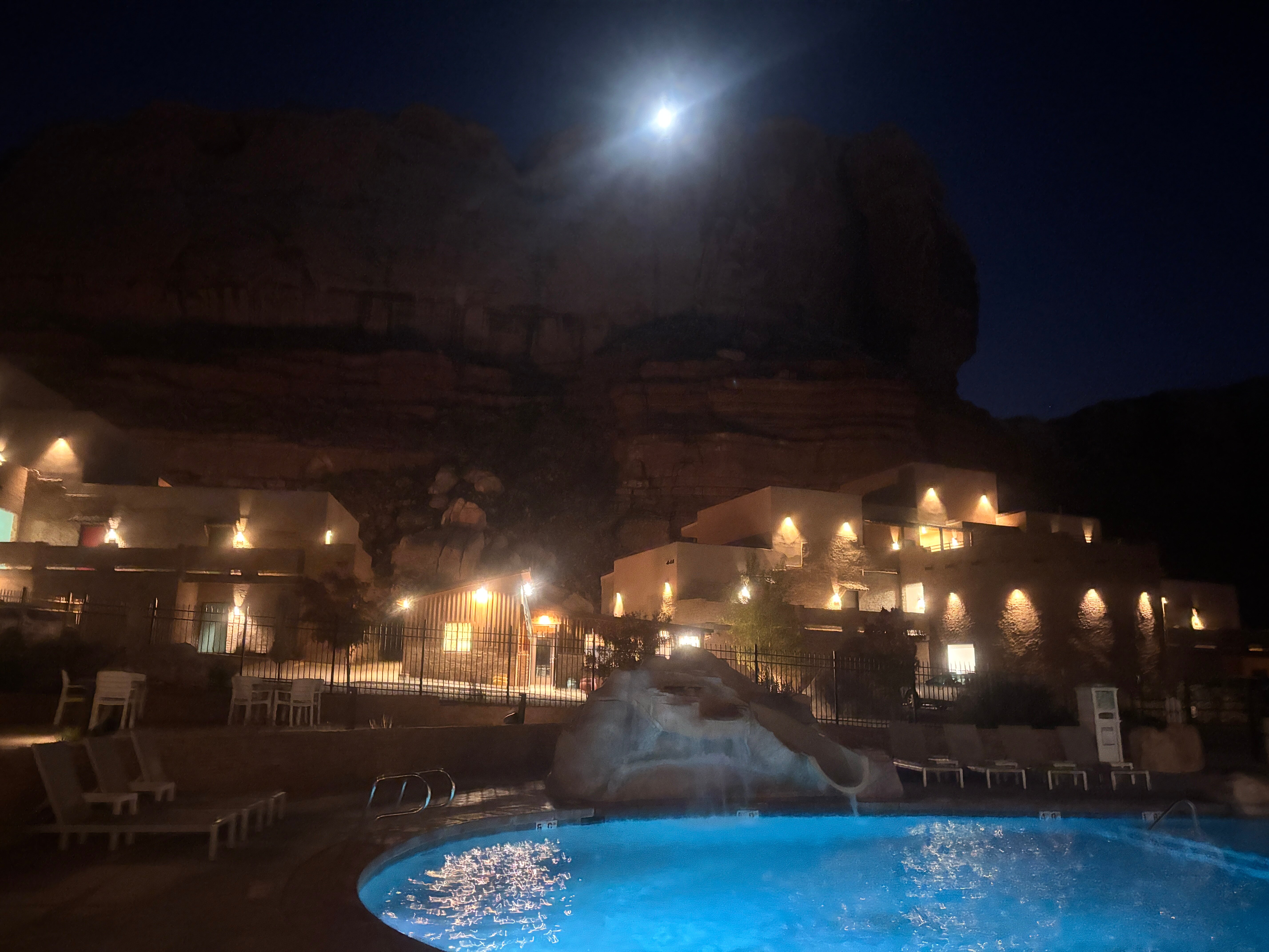 Bluff Dwellings Resort-浴室