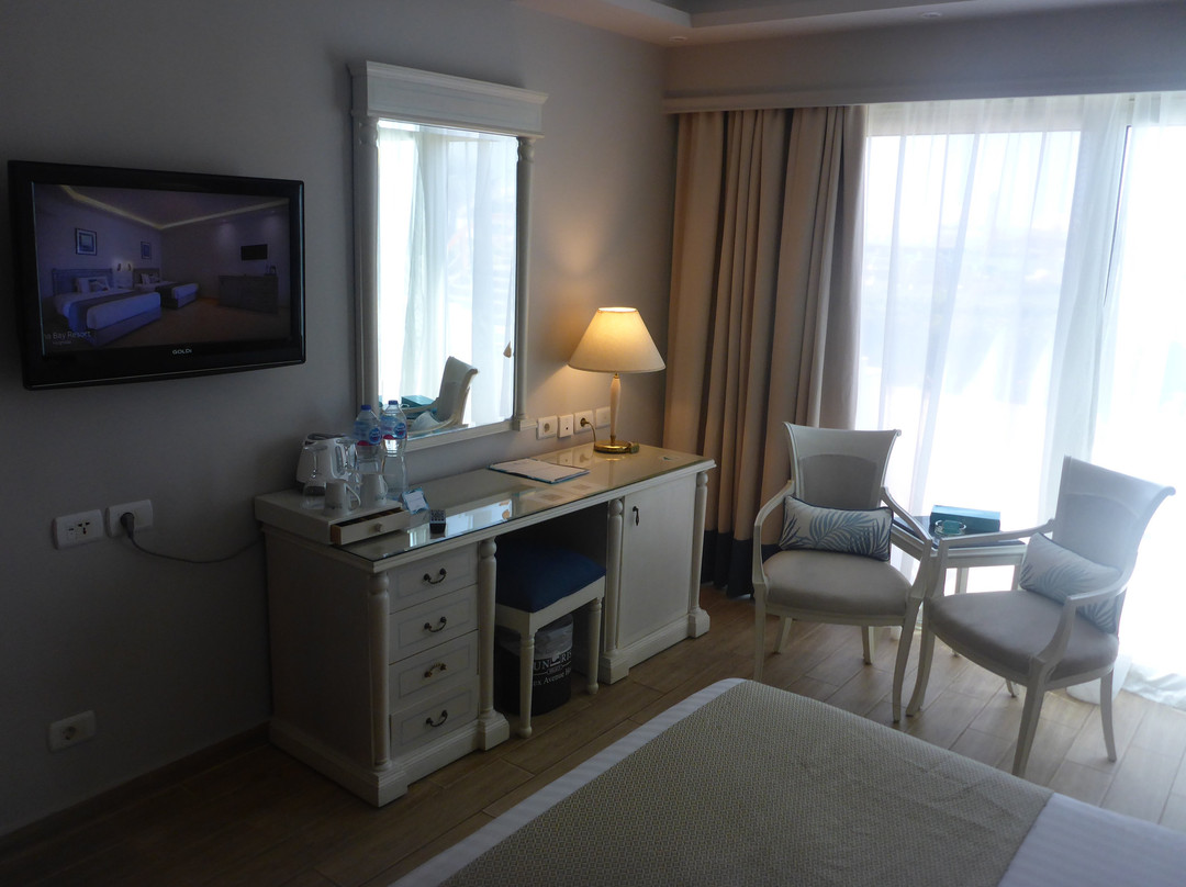 地中海阿祖尔酒店主图