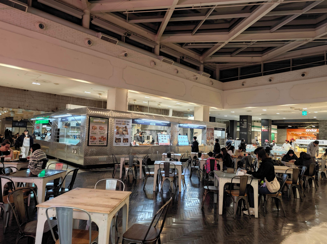 Shinsegae Dept. Store Chungcheong-天安市必去景点