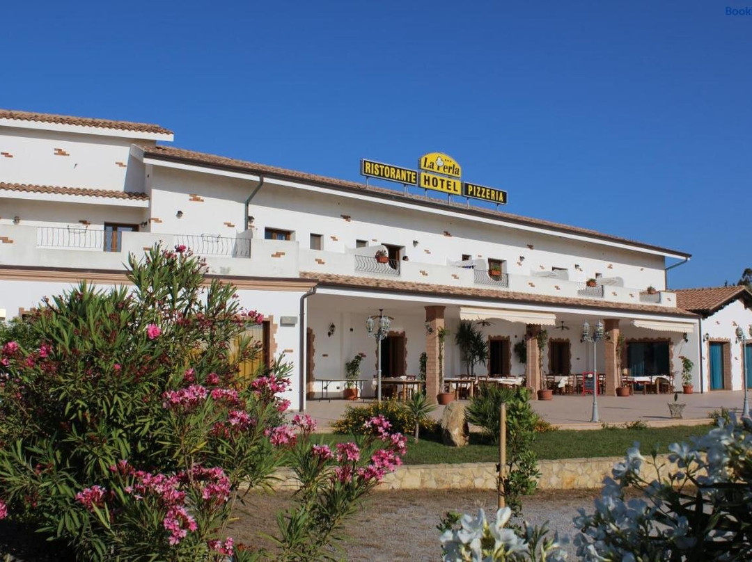 La Perla Hotel