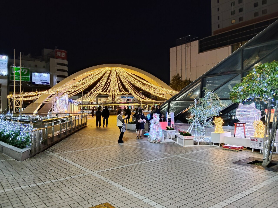 Toyohashi Station East Exit Square Pedestrian Deck-丰桥市必去景点