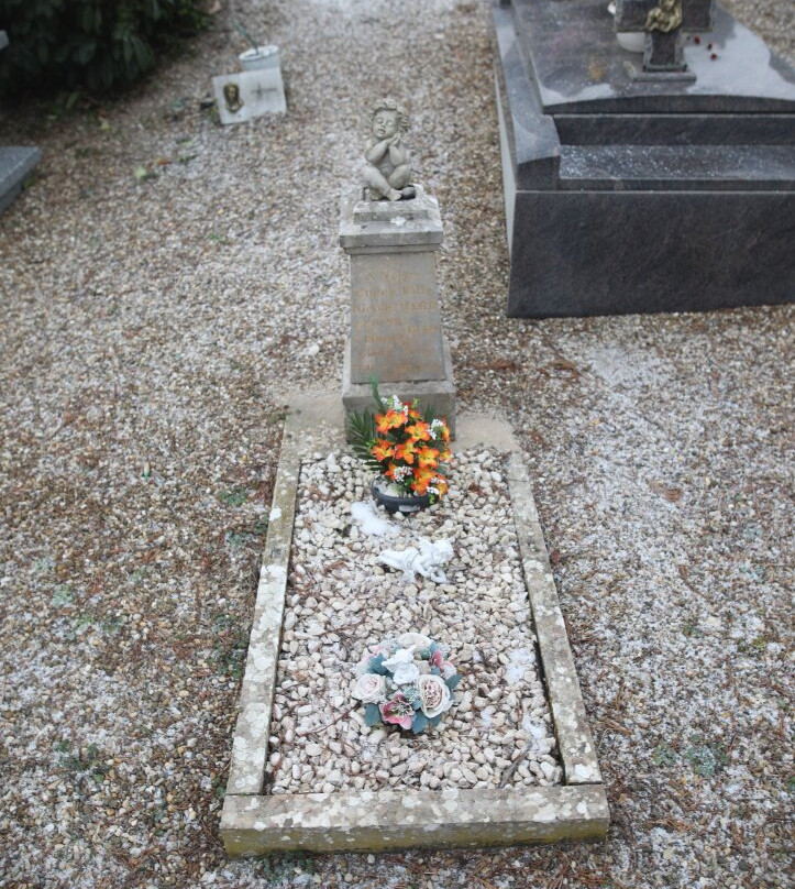 Cimetière de Bissey-sous-Cruchaud-Bissey-sous-Cruchaud必去景点