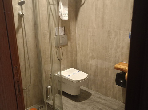 Roof 264 Hotel And Suites主图