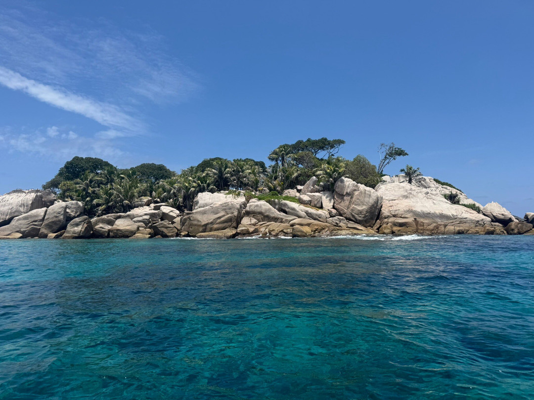 Belle Petra Boatcharter-La Passe必去景点