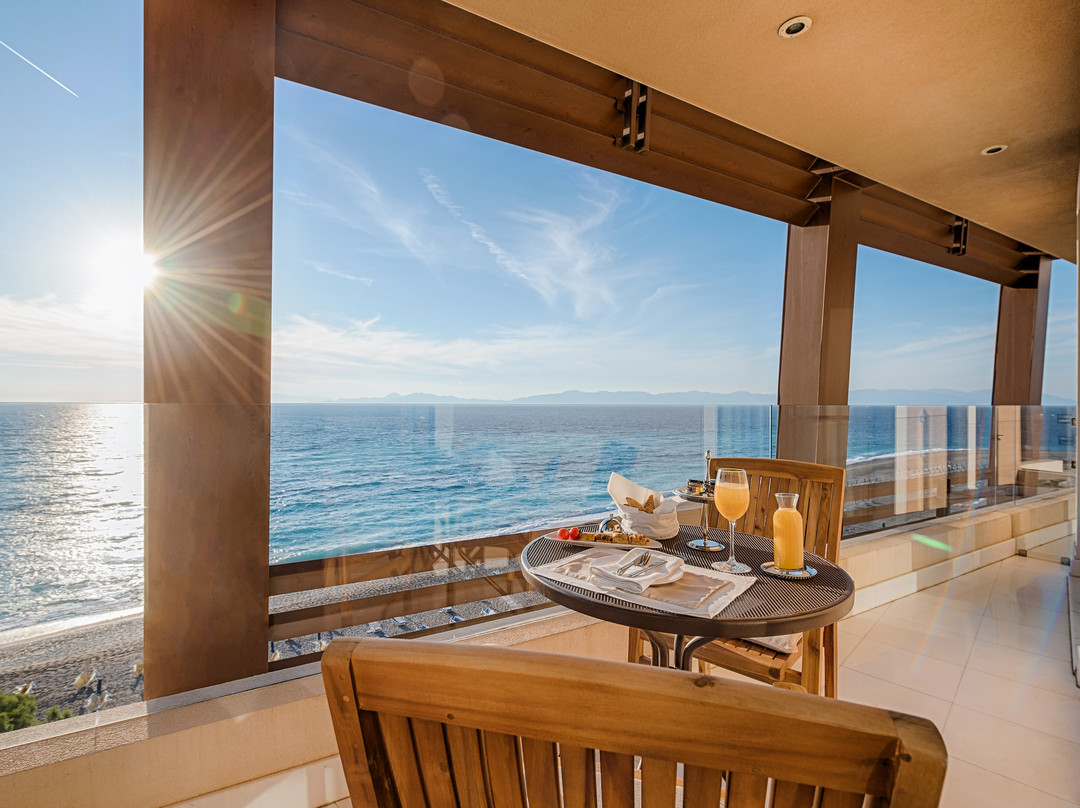 海滩美景套房酒店主图