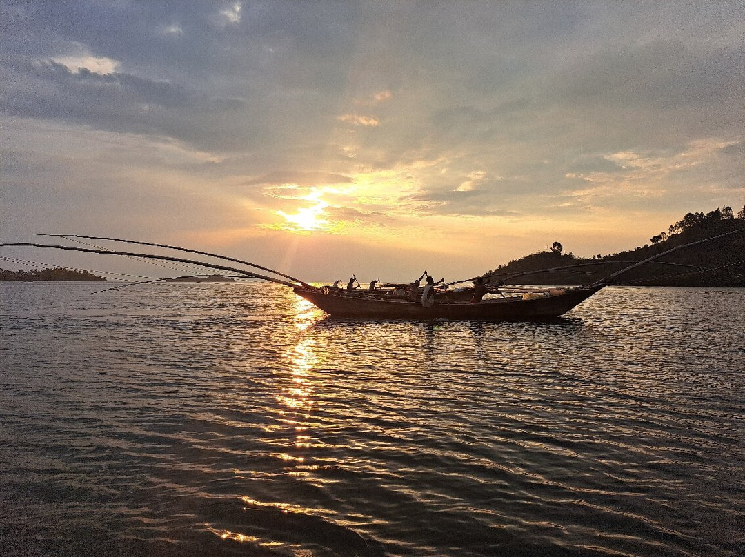 Blue Monkey Tours Rwanda-Kibuye必去景点