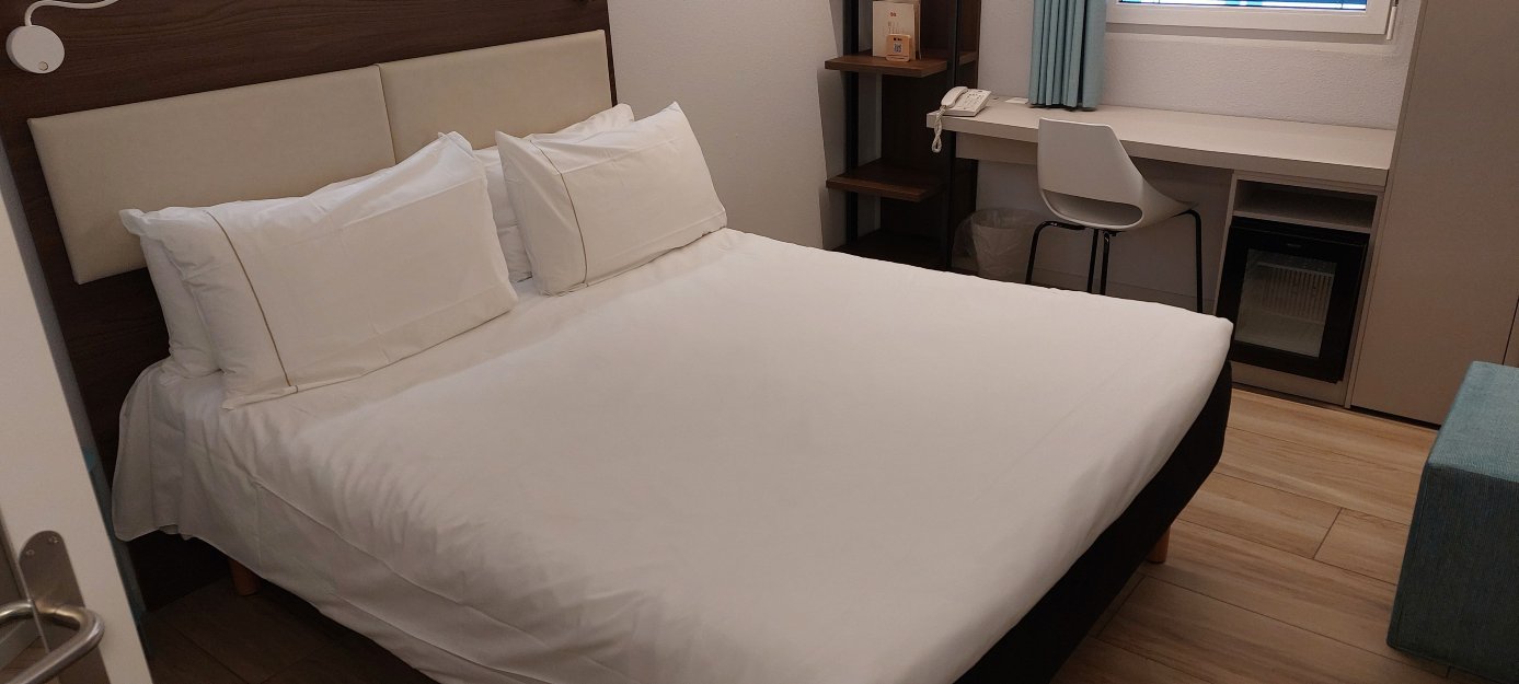 宜必思洛迦诺酒店-客卧