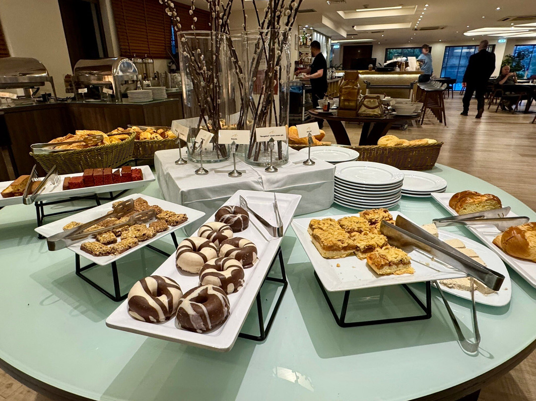 雅典大道酒店主图