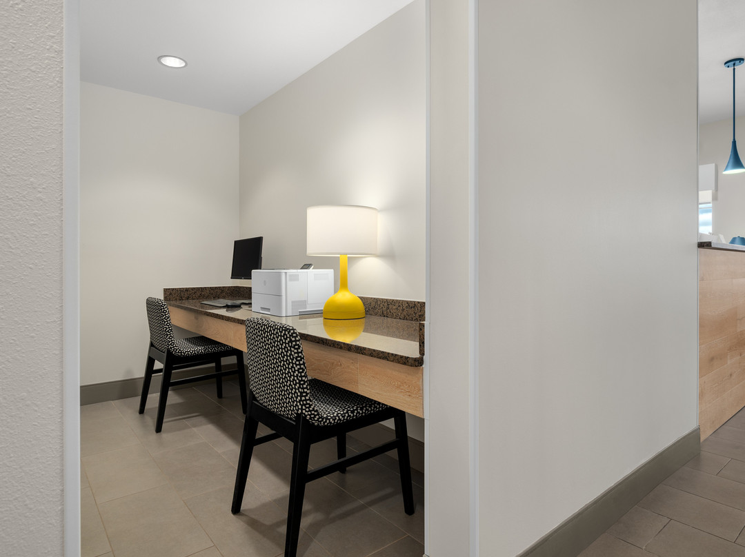 Garner Hotel Madison - Huntsville Airport by IHG主图