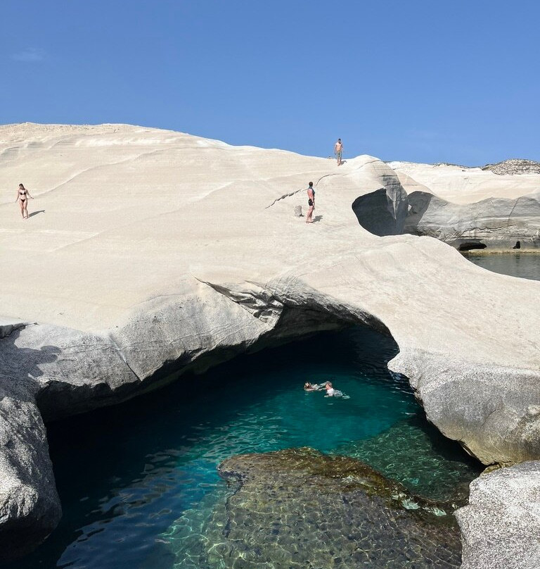Sarakiniko Beach-米洛斯岛必去景点