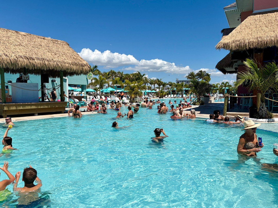 Fins Up! Beach Club Fort Myers Beach-迈尔斯堡海滩必去景点