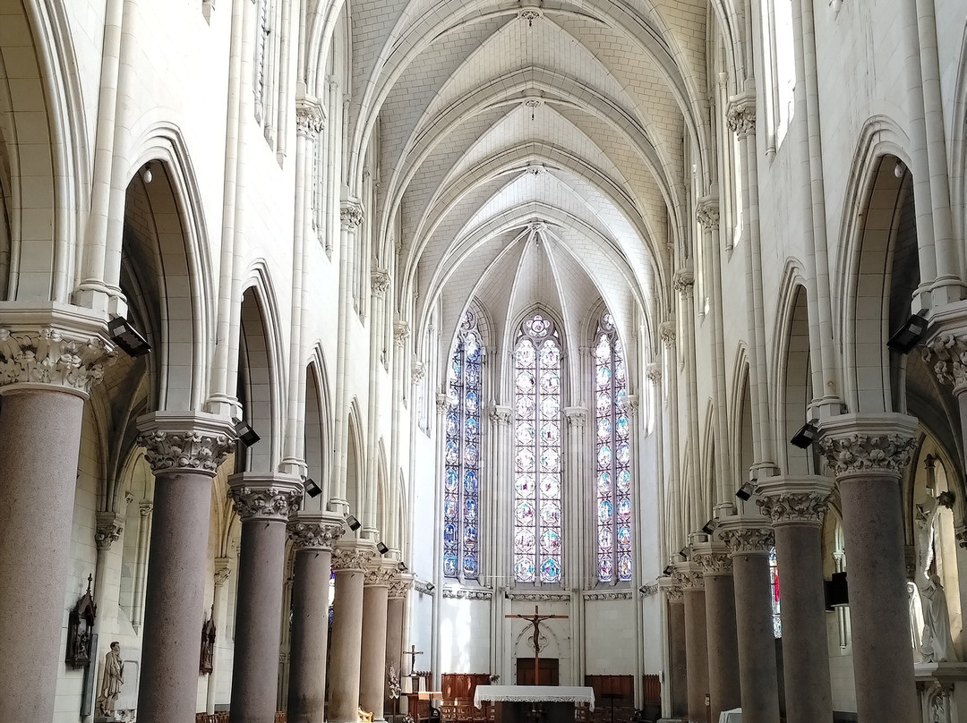 Eglise Saint Symphorien-Montjean-sur-Loire必去景点