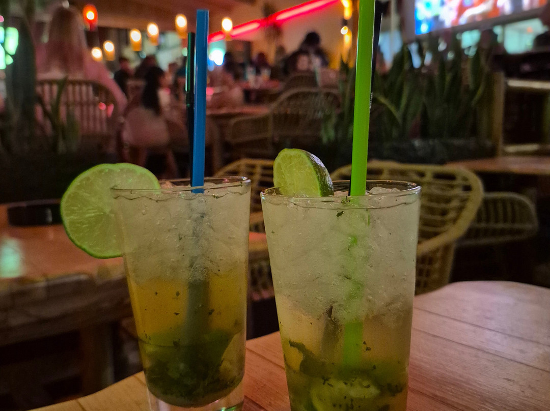 Love Boat Bar-卡马里必去景点