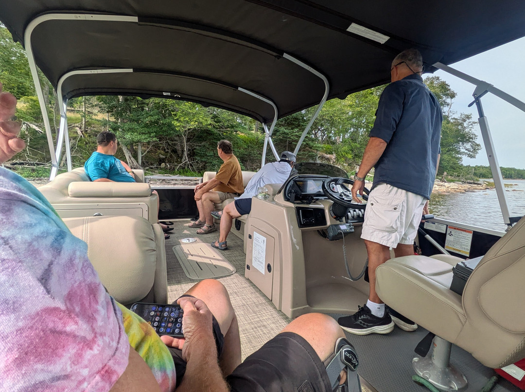 Salty Dog Sea Tours-Oak Island必去景点