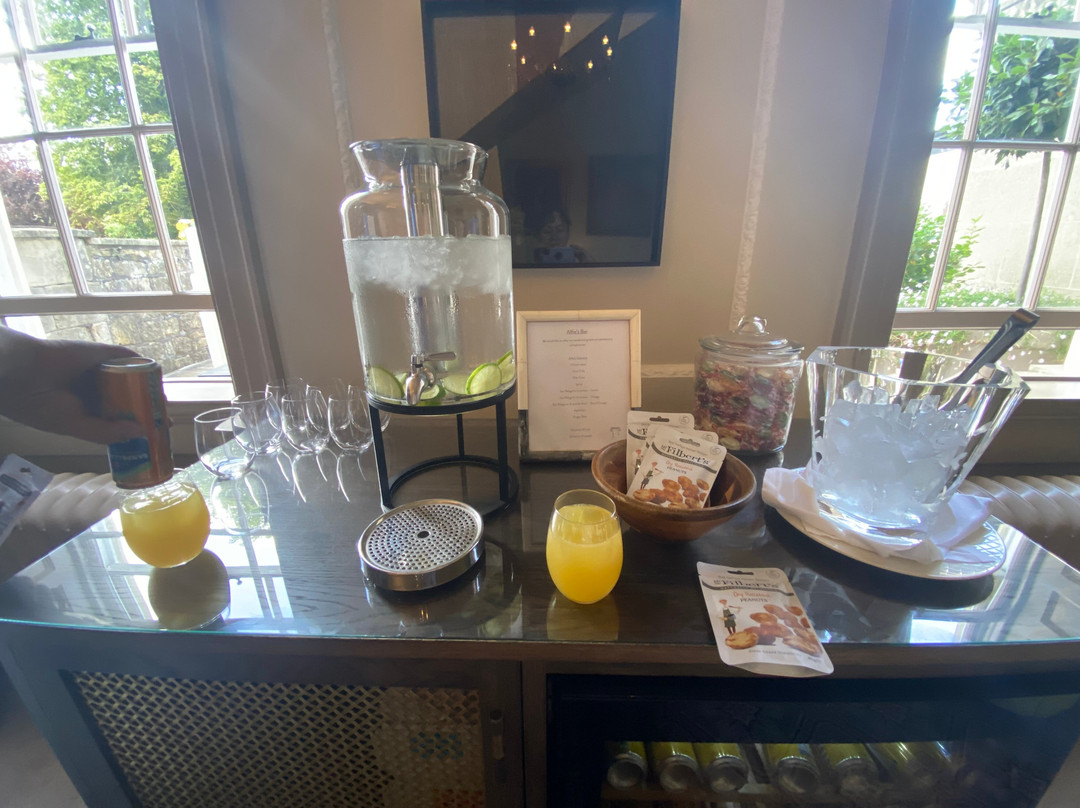 皇家新月水疗酒店主图