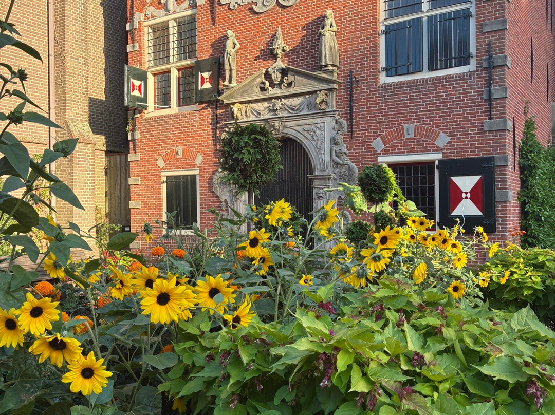 Oude Weeshuis (17e eeuw)-恩克赫伊曾必去景点