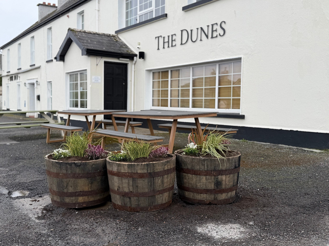 The Dunes Bar & Accommodation主图