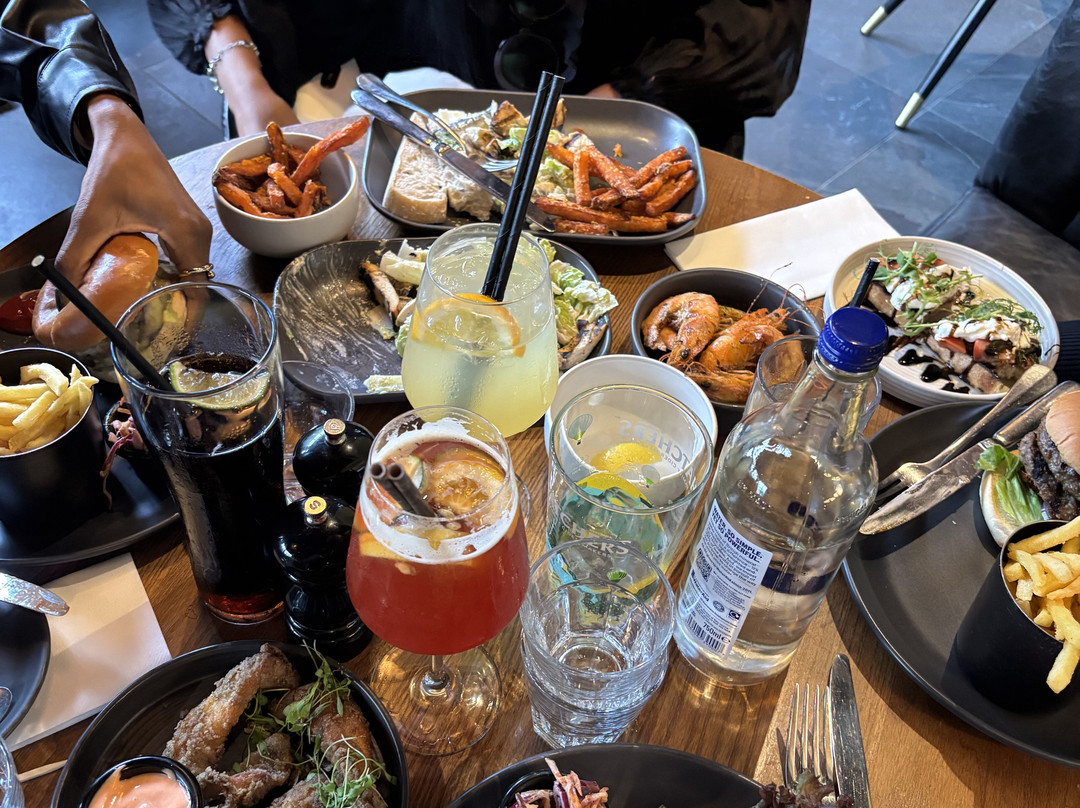 翠鸟酒吧酒店主图