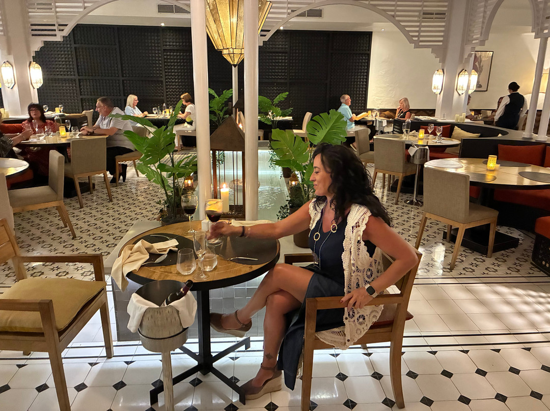 H10蒂曼法亚皇宫酒店主图
