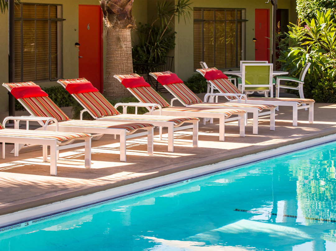 棕榈泉市酒店住宿-沙漠里维埃拉酒店