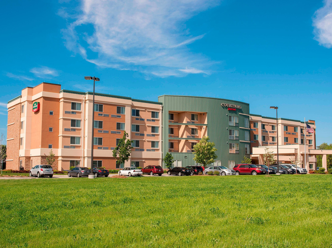 Courtyard by Marriott Milwaukee Airport主图