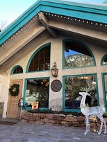 Alpine Village Suites主图