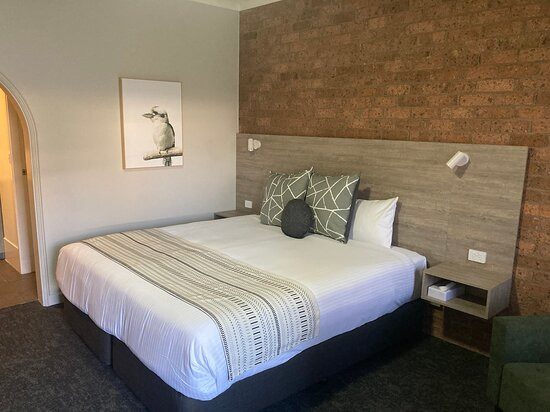 Hamilton's Henry Parkes Motor Inn Parkes主图