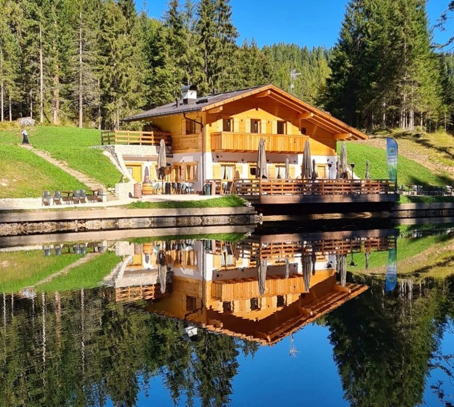 Rifugio Lago D'Ajal