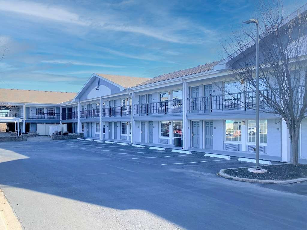 Clarion Pointe Independence - Kansas City