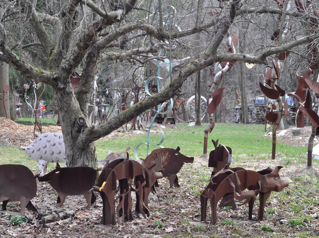 North Lake旅游景点-Paul Bobrowitz Spectacular Sculpture