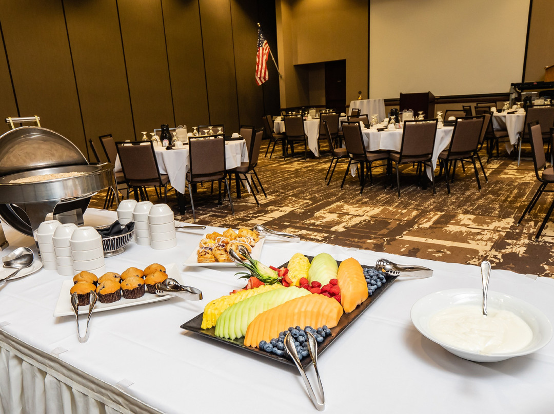 Holiday Inn Conference Ctr Marshfield by IHG主图