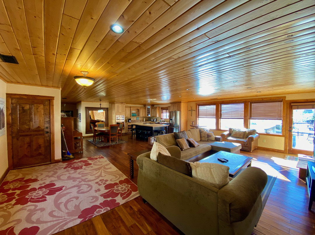 4K River Ranch & Lodging